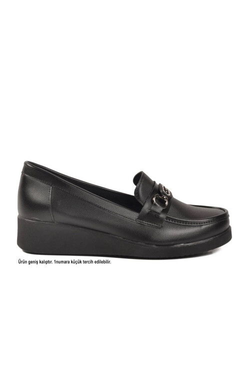 Siyah Geniş Kalıp Kadın Klasik Ayakkabı 651631 Z