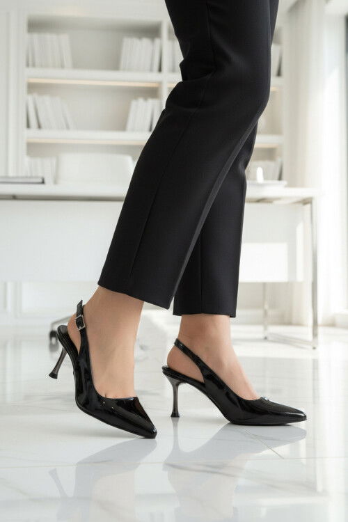 Siyah Rugan Geniş Kalıp İnce Topuklu Kadın Abiye Ayakkabı 653122 Z