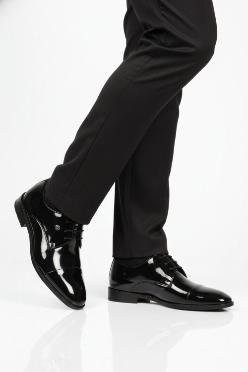 حذاء رجالي كلاسيكي من الجلد الطبيعي باللون الأسود اللامع 7028 M