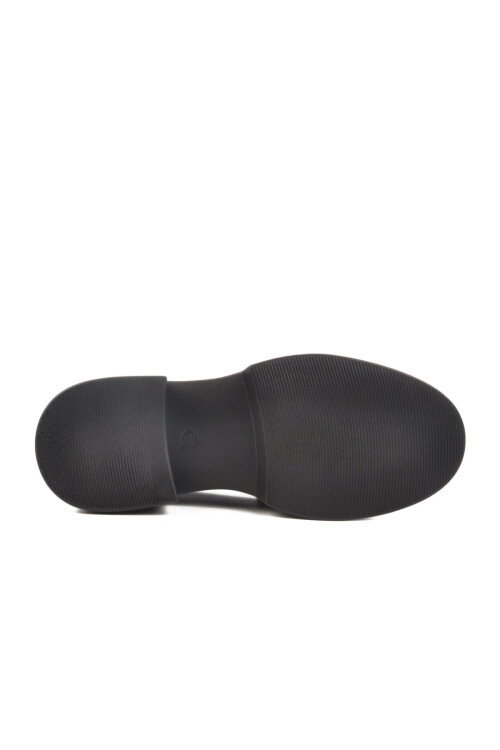 حذاء كلاسيكي نسائي من الجلد الأسود اللامع PC-52650 Z