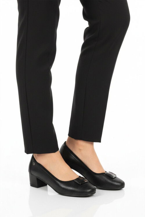 Siyah Kadın Kısa Topuklu Ayakkabı PC-54940 Z