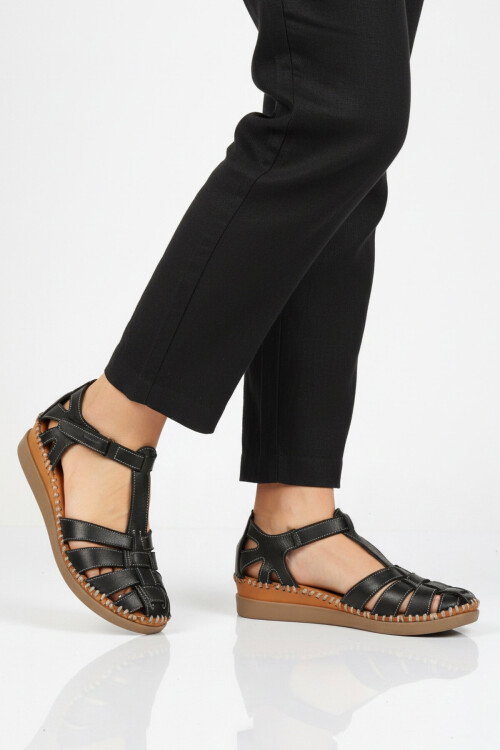 Siyah Cırtlı Hafif Kadın Günlük Sandalet PC-54522 Z
