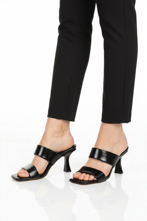 Siyah Çift Bantlı Kadın Topuklu Terlik 451158 Z
