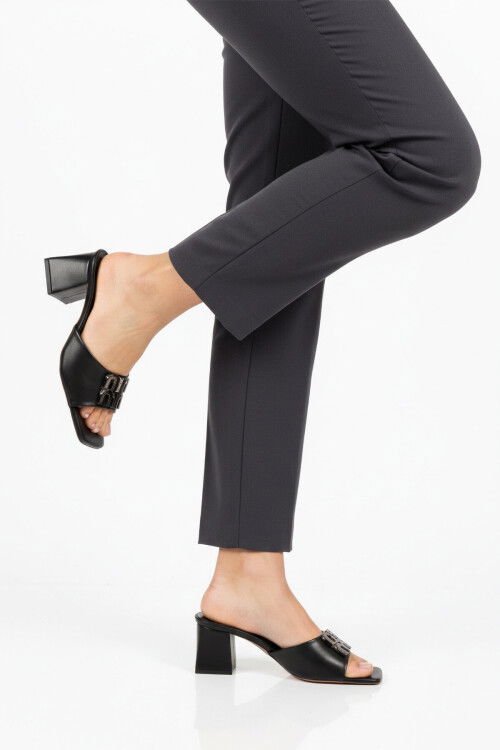 Siyah Hafif Kadın Topuklu Terlik 467060 Z