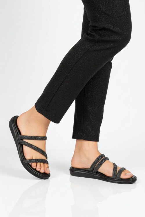 Siyah Taş İşlemeli Hafif İnce Taban Kadın Terlik 422248 Z