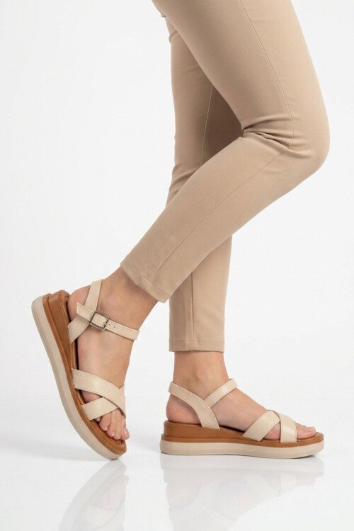 Bej Hafif Yumuşak Tabanlı Kadın Sandalet 335332 Z
