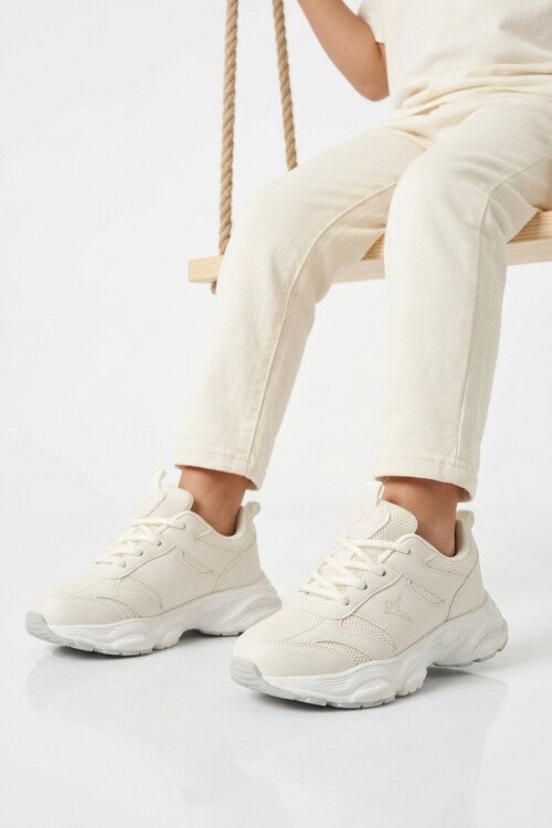 Beyaz Fileli Hafif Hava Alabilen Erkek Çocuk Spor Ayakkabı Birian F