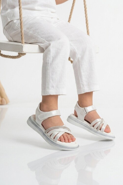 Beyaz Yumuşak Taban Hafif Cırtlı Kız Çocuk Sandalet Maya F