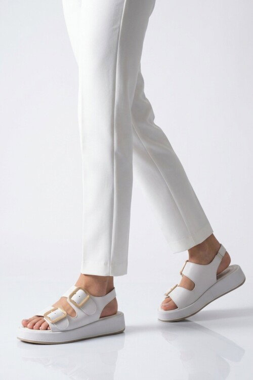Beyaz Hafif Yumuşak Taban Kadın Sandalet 35332 Z