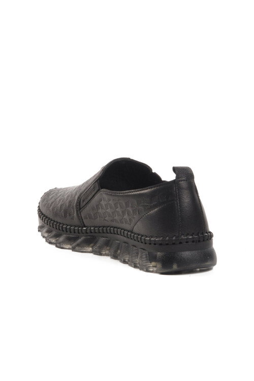 حذاء كاجوال نسائي من الجلد الطبيعي باللون الأسود 25401002Y Z