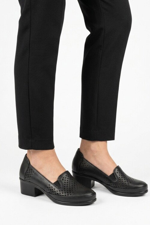 Siyah Hakiki Deri Kadın Topuklu Klasik Ayakkabı 16274 Z