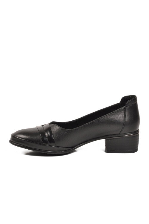 Siyah Hakiki Deri Kadın Topuklu Klasik Ayakkabı 2312531Y Z