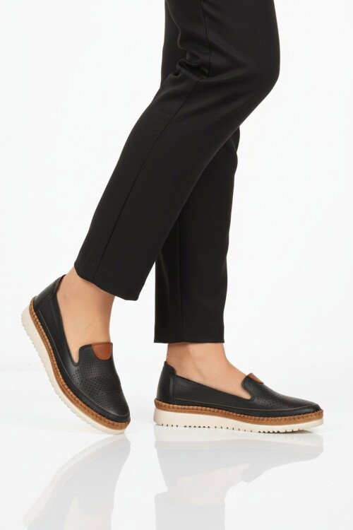 Siyah Hakiki Deri Ortopedik Kadın Casual Ayakkabı 700 Z