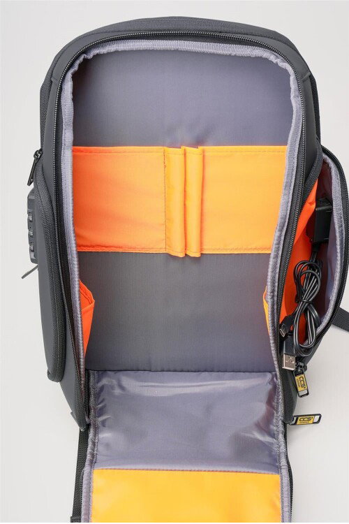 Siyah Erkek Sırt Çantası 51848