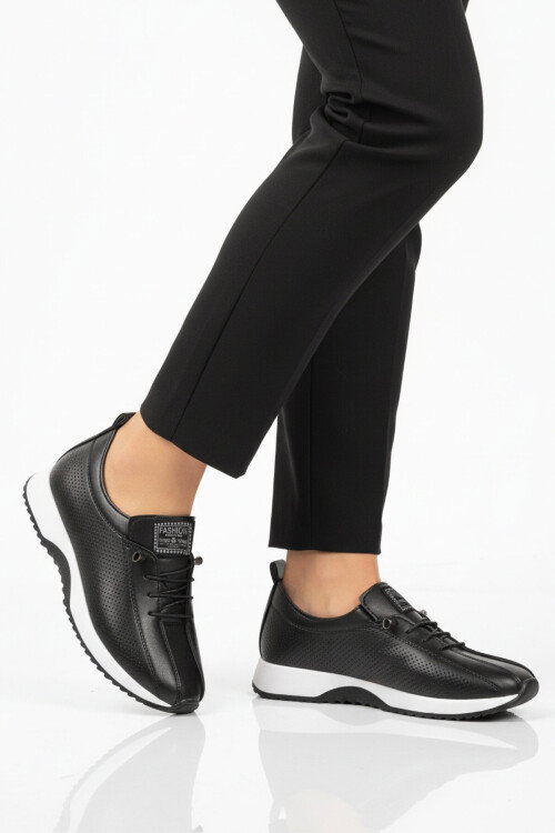 Siyah Lastik Bağcıklı Hafif Kadın Casual Ayakkabı 063 Z