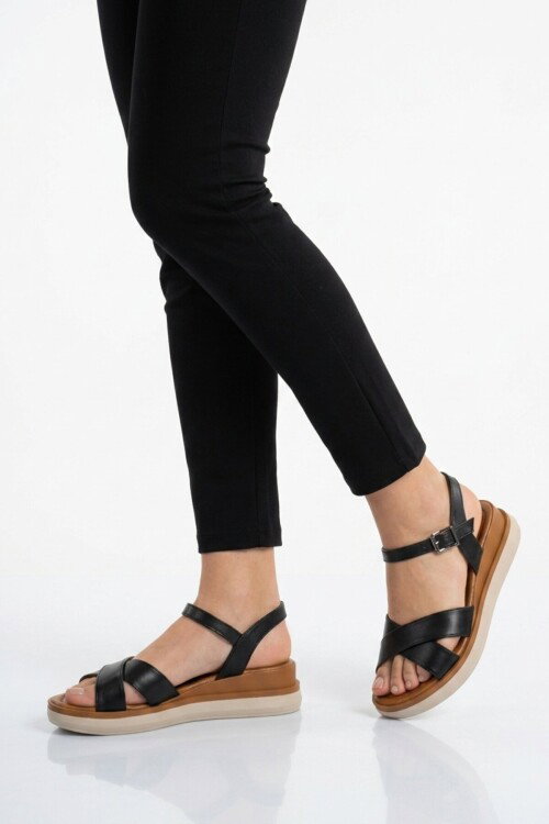 Siyah Hafif Yumuşak Tabanlı Kadın Sandalet 335332 Z
