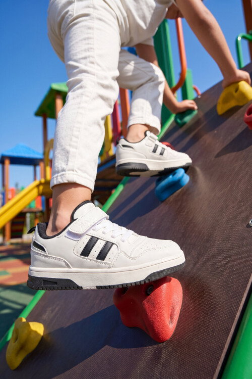 Beyaz-Siyah Cırt Bantlı Unisex Çocuk Yürüyüş ve Spor Ayakkabı Sneaker Foor F