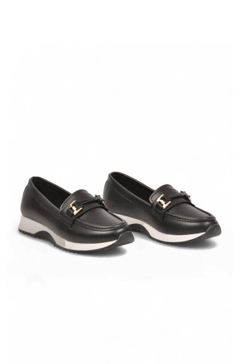 Tokalı Hafif Rahat Kadın Siyah-Beyaz Klasik Casual Ayakkabı Loafer 067 26K Z