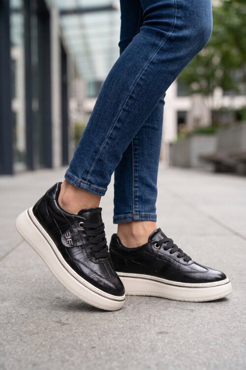 Taş Detaylı Şık Sneaker Kalın Rahat Taban Bağcıklı Siyah Cilt Kadın Casual Yürüyüş Ayakkabı 231176 