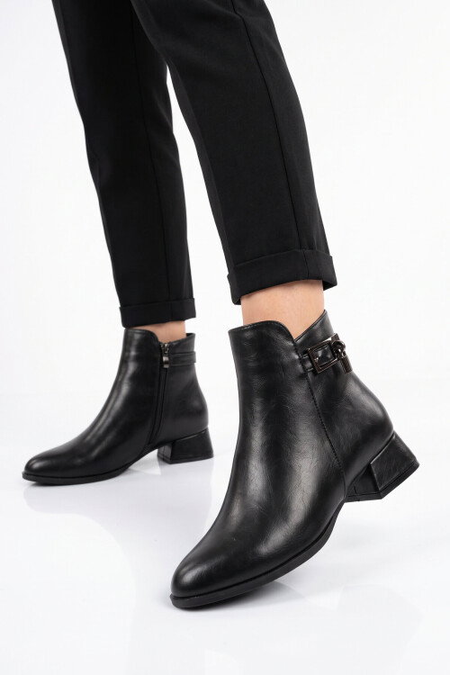 Siyah Cilt Fermuarlı Şık Rahat Kilit Aksesuarlı Kadın Topuklu Bot 248287