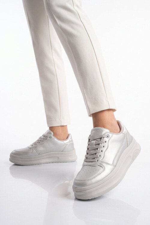 Gümüş-Gri Bağcıklı Kalın Tabanlı Unisex Yürüyüş ve Spor Ayakkabı Sneaker Code 412