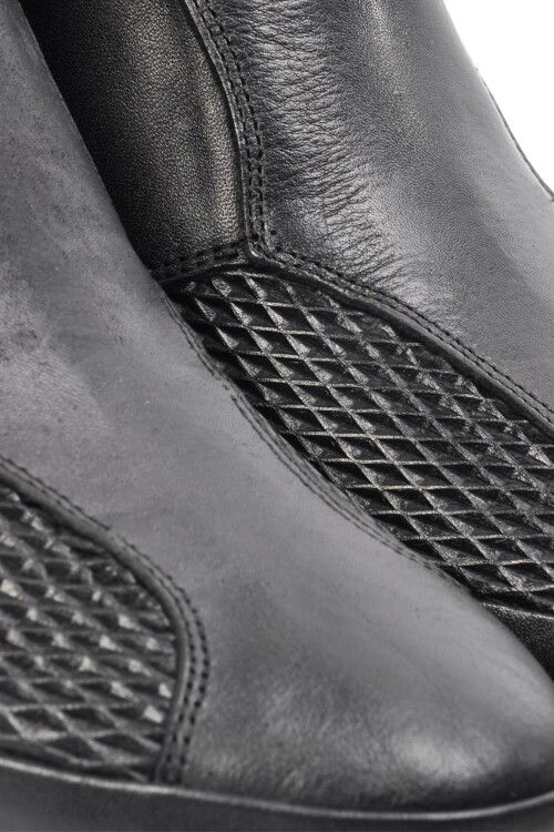 Siyah Hakiki Deri Anatomik Kadın Bot  7690 Z