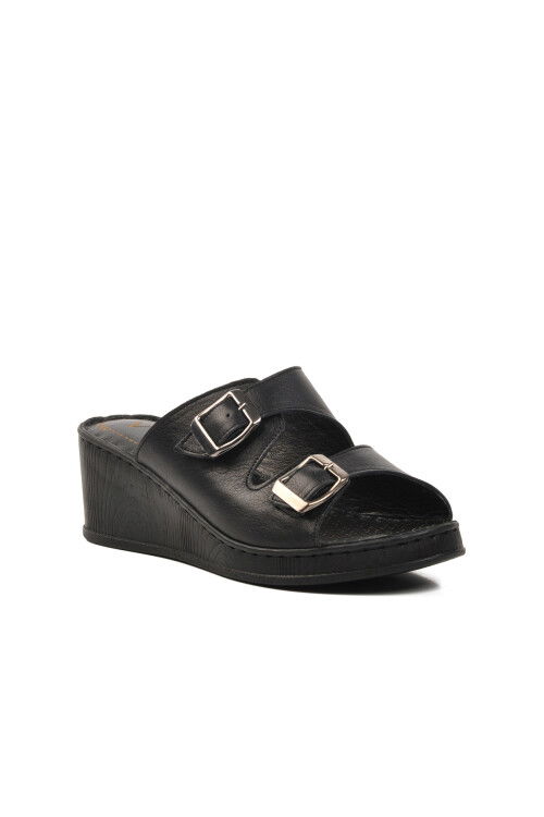 شبشب نسائي من الجلد الطبيعي باللون الأسود 9205 Z