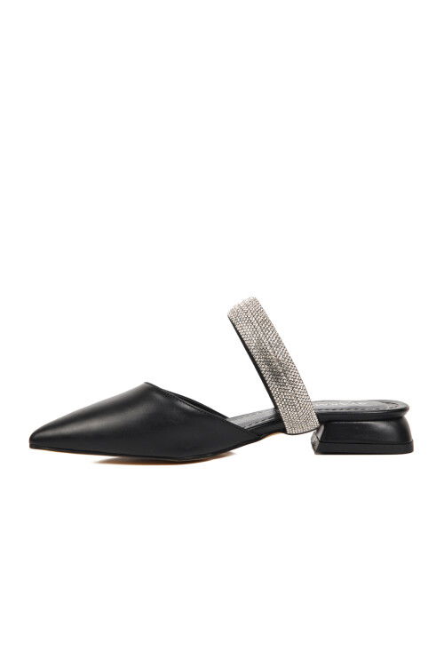 حذاء سهرة نسائي مطرز بالحجر الأسود 417578 Z