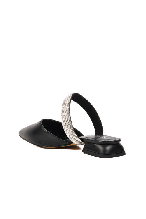 حذاء سهرة نسائي مطرز بالحجر الأسود 417578 Z