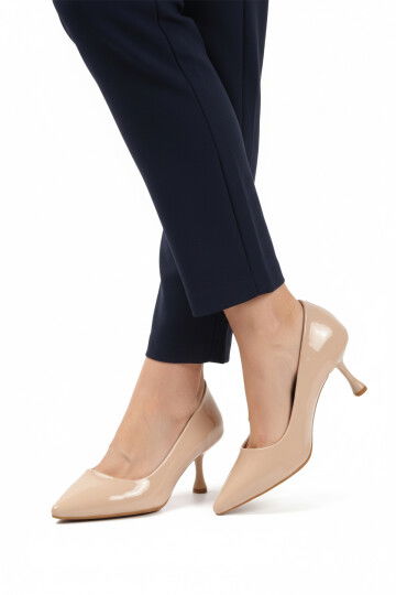 Beige Patent Leather Womens Thin Short Heeled Evening Shoes 695033 Z