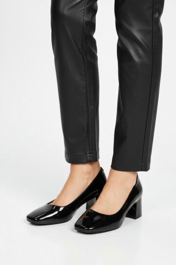 Black Patent Leather Thick Heeled Womens Evening Shoes 695042 Z