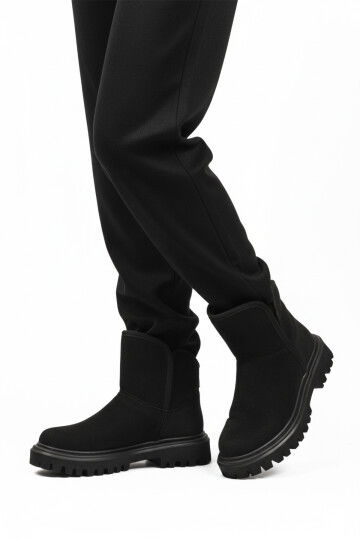 Siyah Süet İçi Kürklü Soğuğa Dirençli Kaymaz Kadın Bot 548038 Z