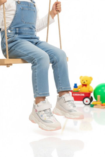 Beyaz Cırtlı Desenli Kaymaz Taban Kız Çocuk Spor Ayakkabı Bella Uzun P