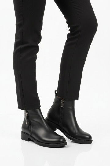 Siyah Cilt Polarlı Kaymaz Taban Kadın Topuklu Bot 224581 Z