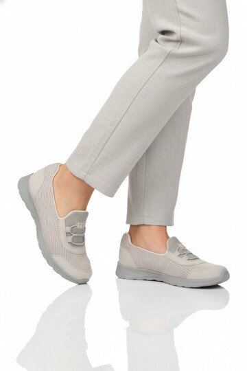 Buz Fileli Hafif Esnek Kolay Giyilebilir Kadın Casual Ayakkabı 575 G