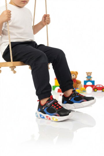 Siyah Cırtlı Işıklı Hafif Erkek Çocuk Spor Ayakkabı 2000  P