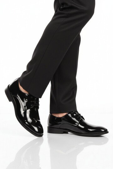 حذاء رجالي كلاسيكي من الجلد الطبيعي باللون الأسود اللامع 7030 M