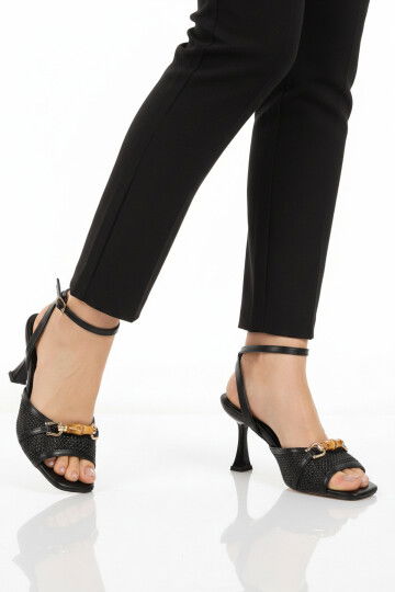 Siyah Bilekten Bantlı İnce Uzun Topuklu Kadın Sandalet 655584 Z