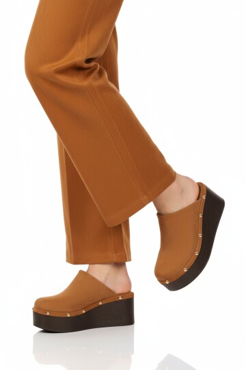 Taba Yüksek Taban Önü Kapalı Kadın Topuklu Terlik 322220 Z