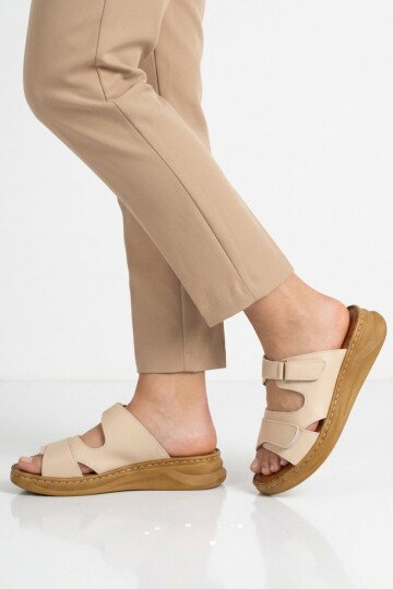 Bej Hafif Yumuşak Tabanlı Cırtlı Kadın Terlik 492147 Z