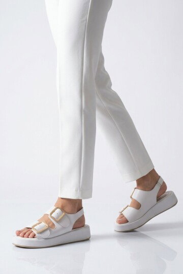 Beyaz Hafif Yumuşak Taban Kadın Sandalet 35332 Z