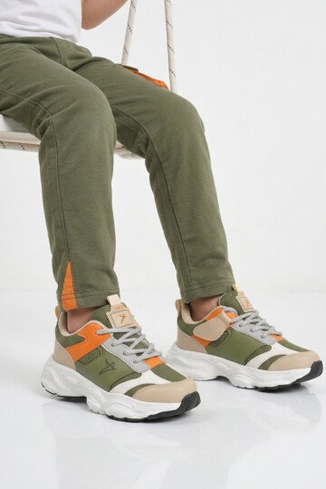 حذاء رياضي خفيف الوزن قابل للتنفس للأولاد من قماش شبكي كاكي من Birian F