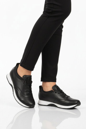Siyah Beyaz Lastik Bağcıklı Kadın Casual Ayakkabı 1900 Z