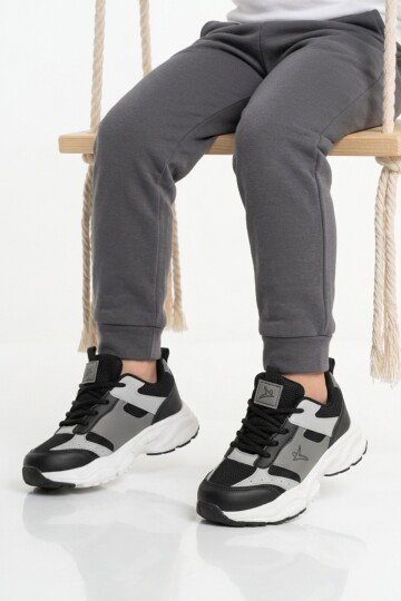 حذاء رياضي خفيف الوزن قابل للتنفس للأولاد من شبكة سوداء اللون Birian F