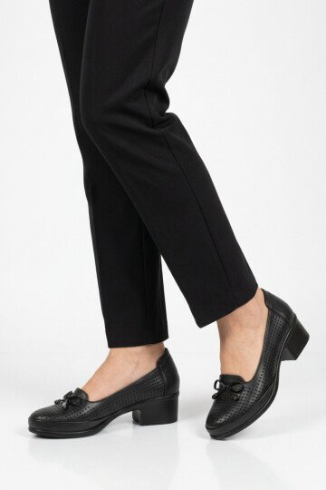 Siyah Hakiki Deri Kadın Topuklu Klasik Ayakkabı 70-1 Z