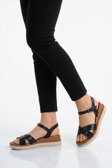 Siyah Hafif Yumuşak Tabanlı Kadın Sandalet 335332 Z