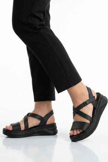 Siyah Yumuşak Tabanlı Kadın Topuklu Sandalet 492123 Z