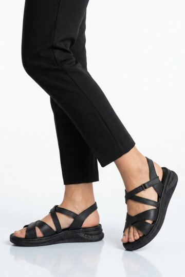 Siyah Hafif Yumuşak Tabanlı Cırtlı Kadın Sandalet 492142 Z