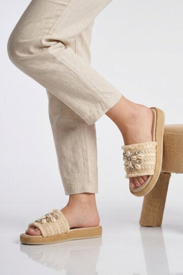 Bej Yumuşak Taban Hasır Hafif Kadın Terlik 513101 Z