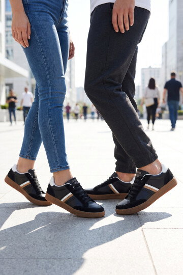 Siyah-Beyaz Bağcıklı Hafif Esnek Rahat Tabanlı Unisex Yürüyüş ve Spor Ayakkabı Sneaker 015 G